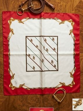 Gucci Sherry Line VTG 1978 Silk Scarf Equestrian Horse Print Red Green 86cm